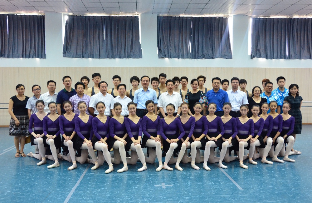 1-2012年重庆芭蕾舞团组建.jpg